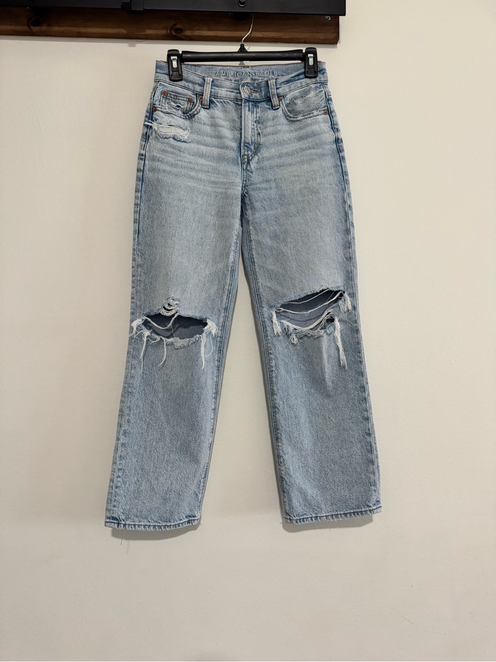 American Eagle Light Blue Distressed Women's Jeans